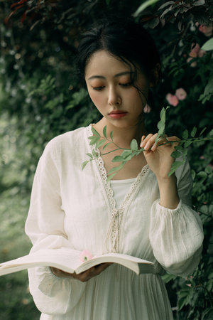 亚洲美女淫乱视屏