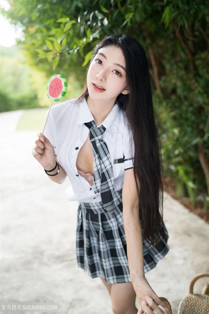 漂亮美丽的美妓女小姐与大长鸡巴口交正放送