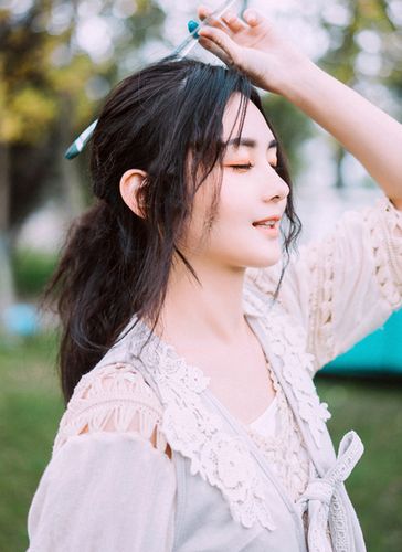 老叔叔舔弄女人花蒂附近的影片