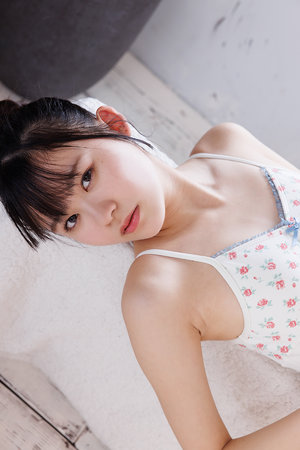 14岁女生拔萝卜