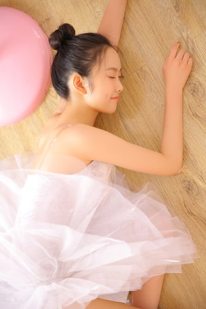 被玩坏严格高冷女教师在线观看