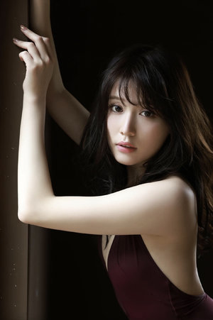 大胸旗袍美女翘臀走光 相关