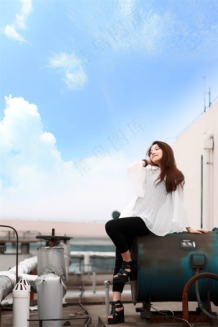 沙子里美女脚被刺激视频