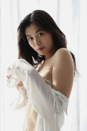 18禁美女裸露双奶头屁股洗澡