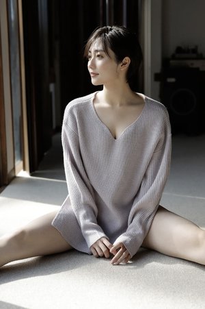 六十岁妈妈和成年儿子的情感交流