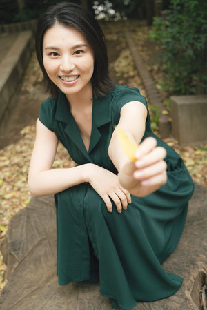 美女裸身玩奶头和尿头网页