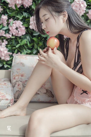 美女和男友的感情交流画面