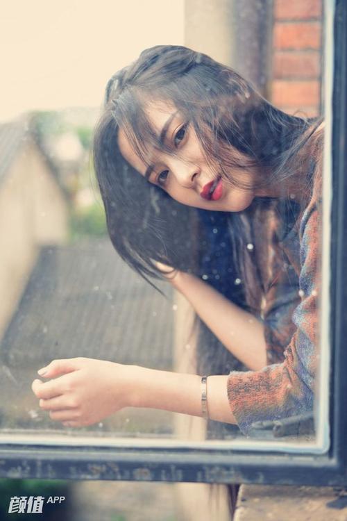 美女露奶头尿尿了