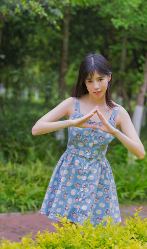 男人和美女睡觉亲热
