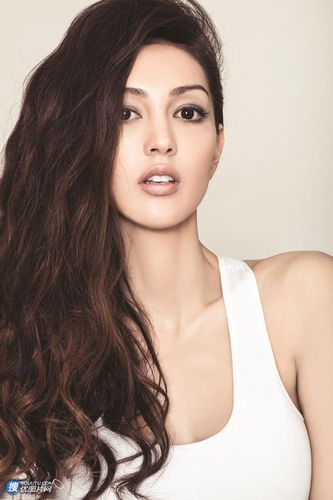 何曼婷图片