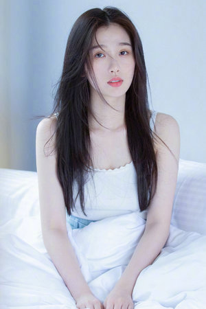 鸣人身边雏田小樱的亲密互动