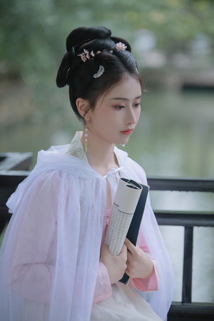 李嘉欣裸体激情无码AV 相关