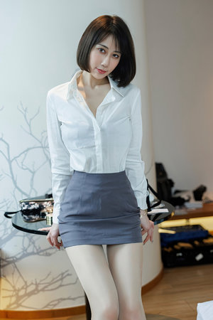 美女被强吻胸视频